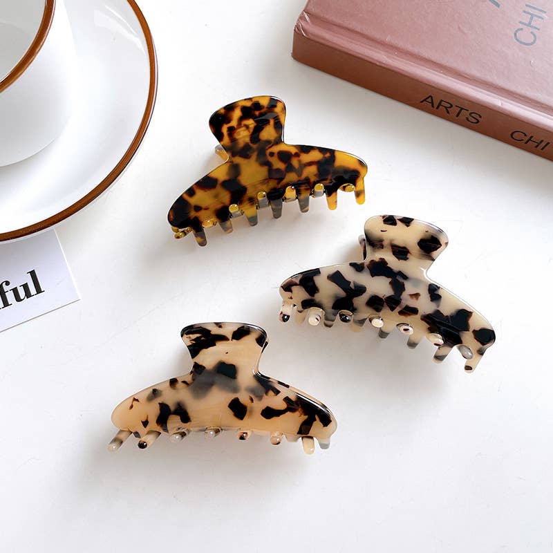 Adrienne | Medium Round French Claw Clip