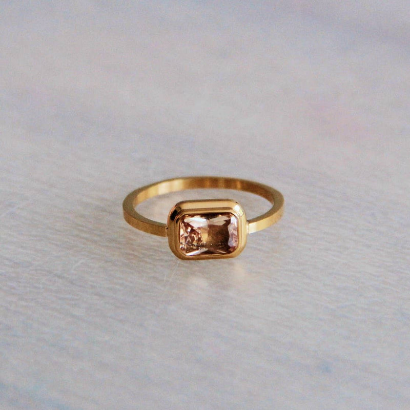 Peach Stone Ring in Gold